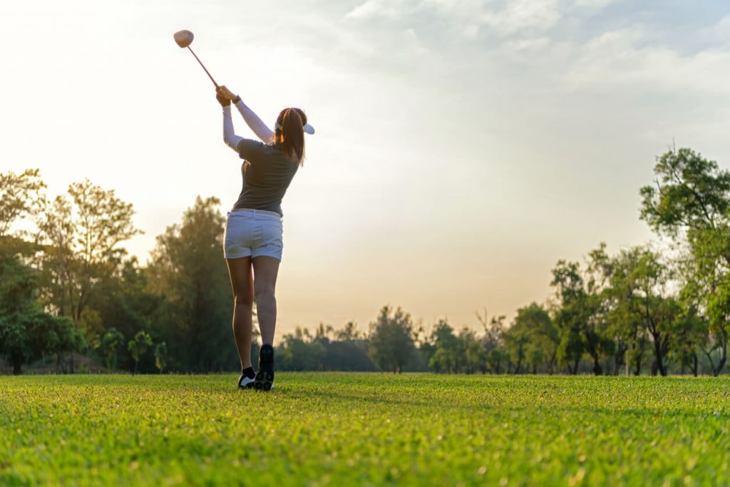 AZrena：ゴルフのイメージが変わる!? 英ゴルフクラブの女性向けの取り組み 毎日新聞