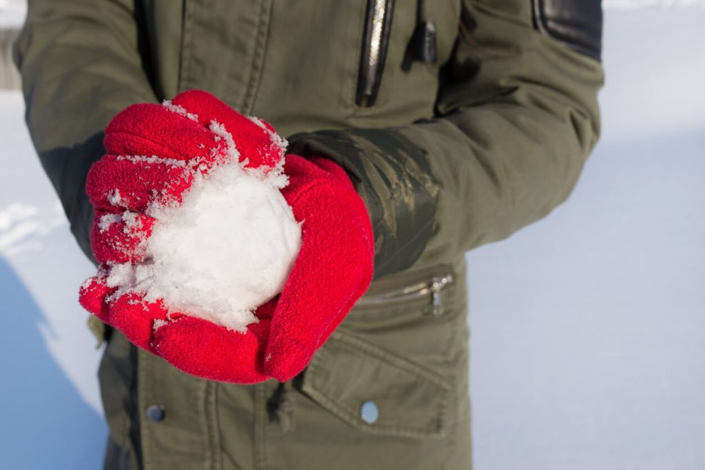 AZrena：いつでもどこでも雪合戦!? 柔らかい素材の“スノーボール